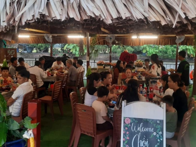 ĐẶT TIỆC LIÊN HOAN 